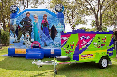 Jumping castle hire {logan}